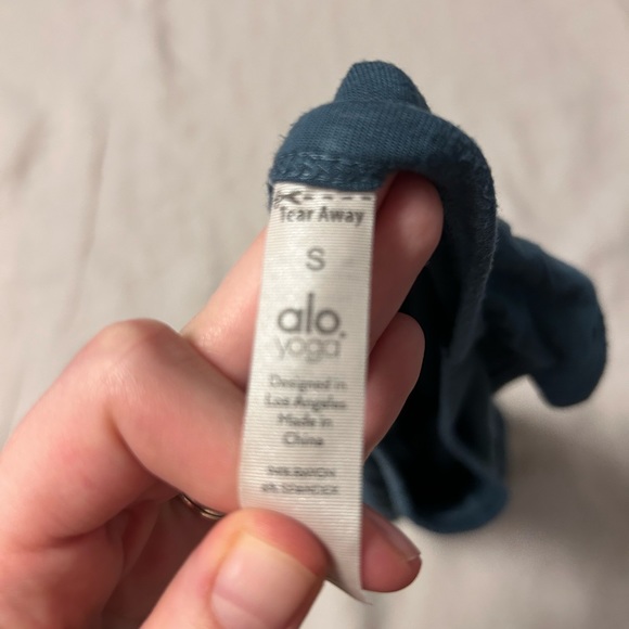 Alo Yoga Cover Tank - Picture 3 of 3